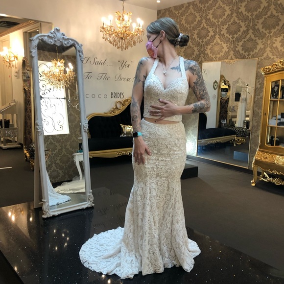 Two piece wedding dress. BRAND NEW. NEVER WORN. READY TO WEAR. - Picture 1 of 8